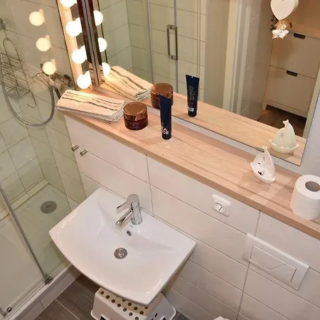 Vier-jahreszeiten-haus-i-wohnung-23-strandgefluester * Großenbrode
